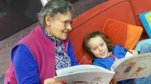 Small Dianah reads to Niamh 3