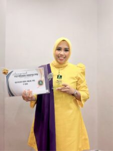 Photo of Maya accepting award